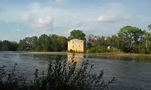 Le Vidourle et le moulin de Carrière à Aubais.