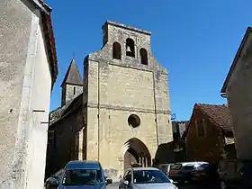 La façade occidentale de l'église.