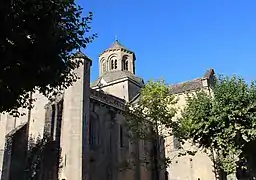 Vue latérale de l'abbatiale.