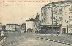 Avenue de la République et place de la Mairie.