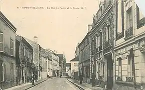 La rue de Pantin et la poste.