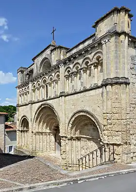 Image illustrative de l’article Église Saint-Jacques d'Aubeterre-sur-Dronne