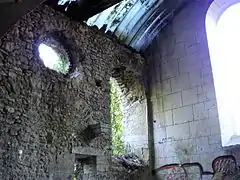 L'intérieur de l'ancienne chapelle vers le nord (baie et œil-de-bœuf)