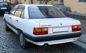 Vue arrière Audi 100 Berline (1982–1988)