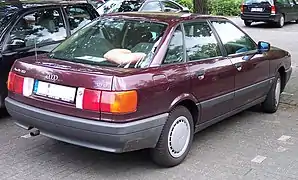 Face arrière de l'Audi 80 type B3