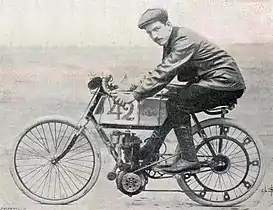 Auguste Bucquet, vainqueur des deux roues motorisées sur Werner.