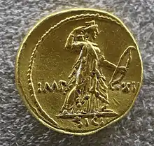 pièce d'or présentant une femme de profil en marche, tenant à la main un arc