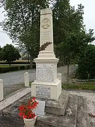 Le monument aux morts.