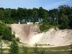 Ancienne carrière d'Aumont, vue sur le versant nord de la cuvette.