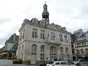 Hôtel de villeFaçades et toitures, y compris le beffroi