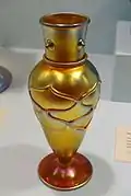 Vase réalisé par la société Steuben Glass Works (entre 1900 et 1925), Champaign, Krannert Art Museum (en).