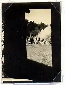 Sonderkommando à Auschwitz-Birkenau, août 1944 (photo clandestine)