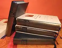 Photo des deux tomes de Jane Austen empilés avec les deux tomes du théâtre de Marivaux