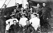 Photo d'un groupe de soldats et de marins