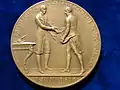 Graf von Stadion reçoit de l'empereur François Ier d'Autriche le brevet pour la fondation de la Banque nationale d'Autriche à Vienne. Médaille de bronze pour le 100e anniversaire du 1er juin 1916, avers.