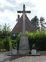 Monument aux morts« Monument aux morts d'Autingues », sur Wikipasdecalais