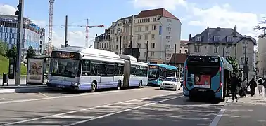 Autobus Ginko à la station terminus du tram.