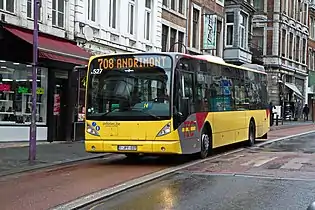 Autobus du TEC sur un site spécial franchissable (idem) à Verviers.