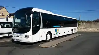 Un autocar TER Centre-Val de Loire, à la gare routière d'Argenton-sur-Creuse (36).