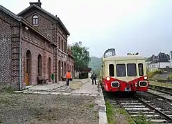 Gare et autorail Picasso.