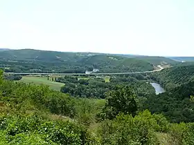 L'autoroute et le viaduc de la Dordogne.