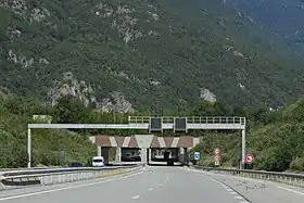 Pont-rivière du Glandon au-dessus de l'A43 à Saint-Étienne-de-Cuines.