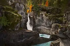 Automne dans le parc provincial Nairn FallsNaim Falls.