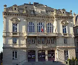 Le théâtre à l'italienne, place du Champ-de-Mars.