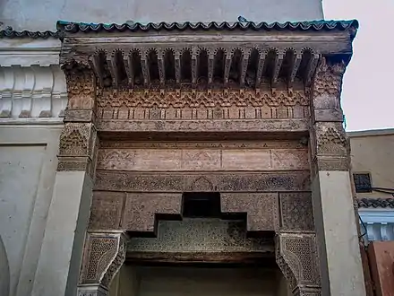 Auvent de la fontaine Mouassine à Marrakech.