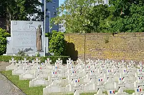 Monument et tombes de soldats français mort à Charleroi durant la Première Guerre mondiale.