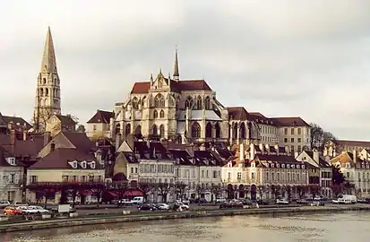 Les quais d'Auxerre avant qu'ils ne soient rénovés