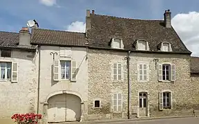 Immeuble ancien, route de Beaune.