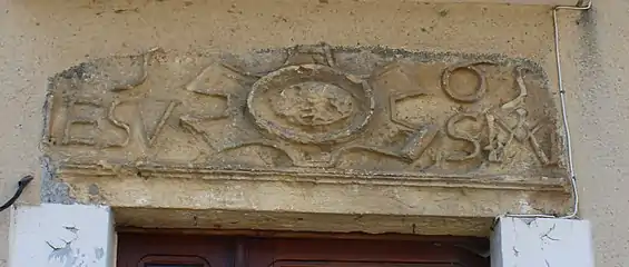 Linteau sculpté daté de 1565 à Auzas (Haute-Garonne).