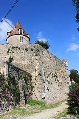 Tour Beurdelaine construite en 1404 et son bastion.