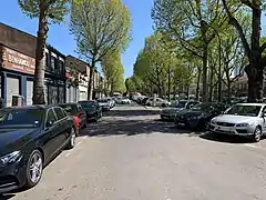 L'avenue en direction du cimetière.