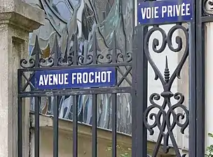 L'avenue Frochot est une voie privée.