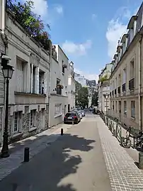 L'avenue, vue du côté de la rue de la Pompe.