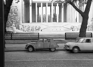 Vue en 1965, en contrebas du palais de Tokyo.