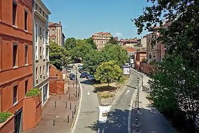 Rue de la Garonnette vue du pont de Tounis