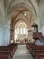 Nef, vue vers l'est dans le carré du transept.