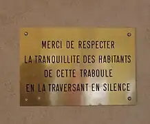 Un avertissement aux visiteurs.