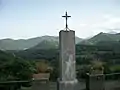 Croix placée devant l'église