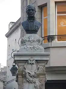 Buste de Paul Pamard« Monument à Paul Pamard à Avignon », sur À nos grands hommes,« Monument à Paul Pamard à Avignon », sur e-monumen
