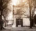 Château de la Queyrellemaison, jardin, allée, vestibule, portail, salon, salle à manger, escalier, rampe d'appui, clôture