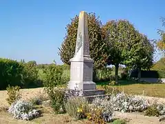 Le monument aux morts du village de Saint-Léonard.