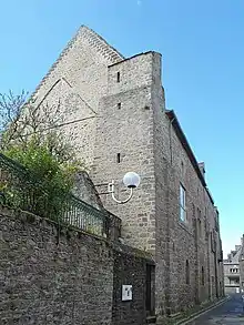 Vue de la façade nord avec la tourelle d'escalier
