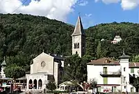 L'église Saint-Vincent et l'ancien hôtel de la Paix.