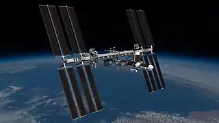 Le segment orbital Axiom amarré à la Station spatiale internationale.