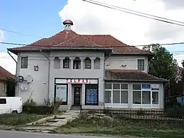 La maison Nikolajević avec la pharmacie à Azanja.