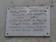 Vue d'une plaque commémorative rappelant l'origine azéeene d'un colon du Québec.